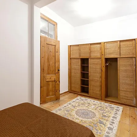 Real Apartment *